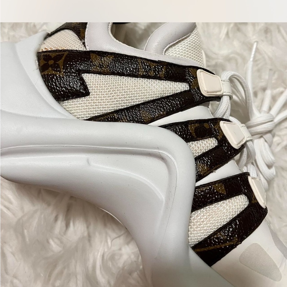 Louis Vuitton Women's White and Black Sneakers - Picture 4 of 8